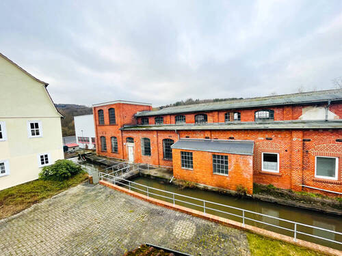 Lagerhalle mit Innenhof - 