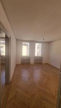 Wohnraum - Moderne Eleganz trifft klassischen Charme - Kernsanierte 5-Zimmerwohnung in Nürnberg