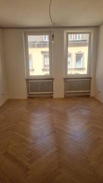 Wohnzimmer - 5 Zimmer Etagenwohnung in Nürnberg