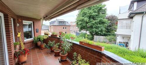 Der überdachte Balkon mit Markise - Etagenwohnung mit 105,00 m² in Rastede zum Kaufen