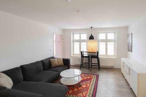 Lage zum Innenhof - Ideal für Singles oder Pärchen: Helle und moderne 2-Zimmerwohnung in Top Zustand