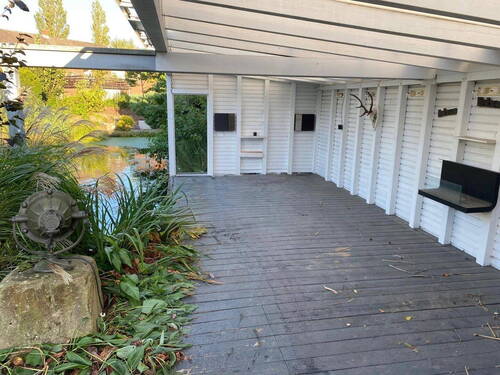 Überdachter Freisitz am Teich - 