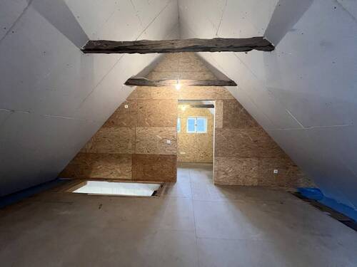 Im Obergeschoss zwei Räume - 