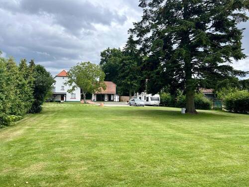 weitläufiger Garten - 