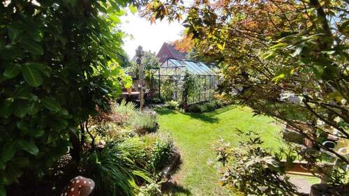 kleine Gartenoase - 1 Zimmer Mehrfamilienhaus, Wohnhaus in Lohmen