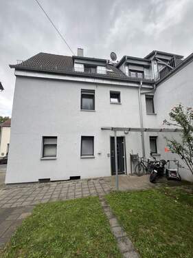 Hauseingang mit Gemeinschaftsfläche - 3 Zimmer Etagenwohnung in Nürnberg