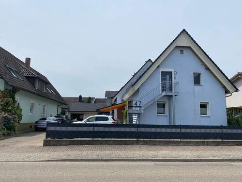 Hof und Doppelgarage - 9 Zimmer Mehrfamilienhaus, Wohnhaus zum Kaufen in Schutterwald