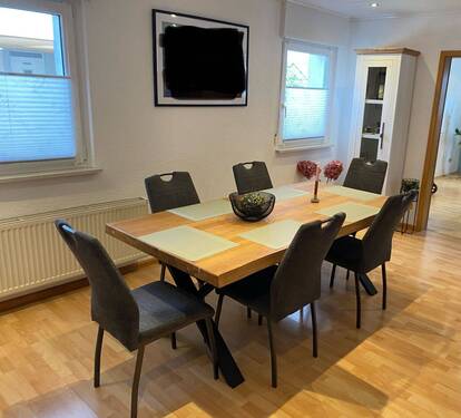 Esszimmer mit Blick zum Wohnzimmer EG - 