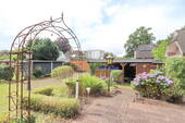 Haus und Teich - 