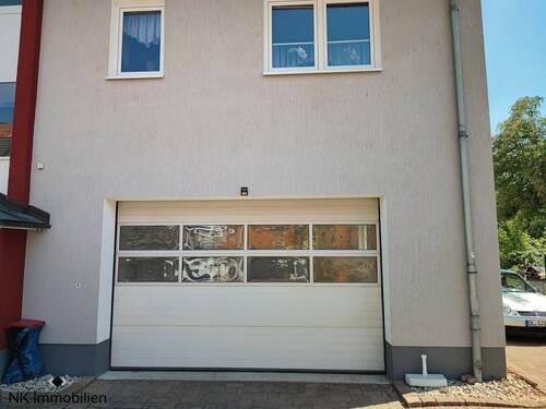 Einfahrt, Rolltorzugang - Halle in Roßwein zur Miete