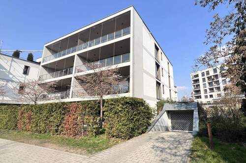 Einfahrt Tiefgarage - 4 Zimmer Etagenwohnung in Dresden