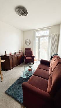 Wohnzimmer 1.JPEG - 2 Zimmer Etagenwohnung zum Kaufen in Hamburg
