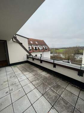 Balkon - Großzügige 3-Zimmer-Whg. mit Einbauküche