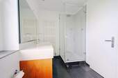 und Dusche - 
