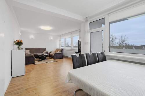 Großer Wohn-Essbereich - Großzügige 4-Zimmer-Wohnung mit großem Balkon und Garage - 101 m² Wohnkomfort