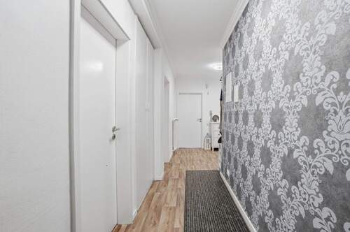 Schickes Entrée - 4 Zimmer Etagenwohnung in Mönchengladbach