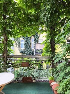 Balkon zum Innenhof - Komfortable 2-Zimmer-Altbauwohnung mit Balkon in gefragter Lage von Kreuzberg