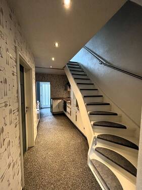 EG Küche und Treppe zum DG - 
