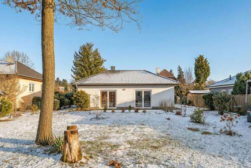 Rückseite vom Haus - Modernes Einfamilienhaus mit großem Garten - altersgerecht wohnen in Hangelsberg