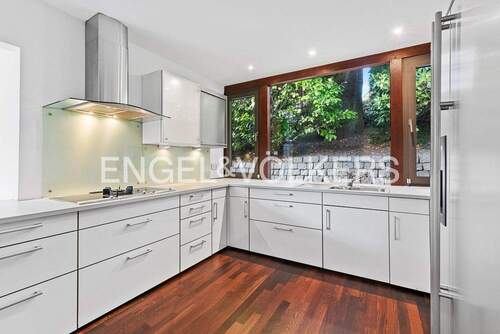 Die Küche verfügt ebenfalls über eine Fußbodenheizung - Einfamilienhaus mit 190,00 m&sup2; in Hamburg zum Kaufen