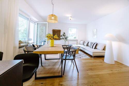 Wohnzimmer - 2 Zimmer Etagenwohnung zum Kaufen in München