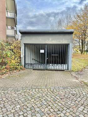 Tiefgaragen-Zufahrt - 