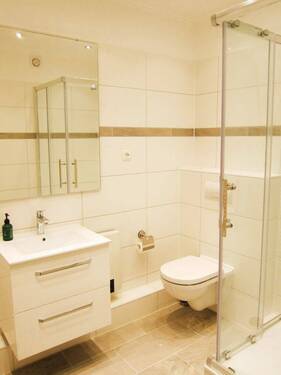Bad mit Dusche.jpg - 