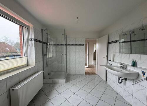 Vollbad im Obergeschoss - 