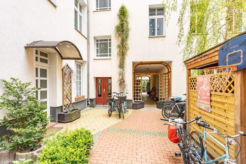 Innenhof - 4 Zimmer Etagenwohnung zum Kaufen in Berlin