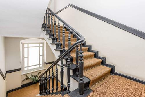 Treppenhaus - 4 Zimmer Etagenwohnung in Berlin