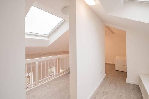 Empore über Wohn-Schlafzimmer - 
