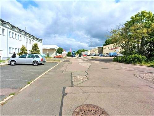 Außenansicht mit Straße - 