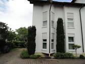 Hausansicht - Einziehen - Wohlfühlen! Tolle 3-Zimmer-Erdgeschosswohnung in Toplage