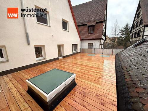 (Dach)-Terrasse (3) - Erstbezug nach Sanierung - 850,00&nbsp;EUR Kaltmiete, ca.&nbsp; 73,30&nbsp;m&sup2;&nbsp;Wohnfl&auml;che