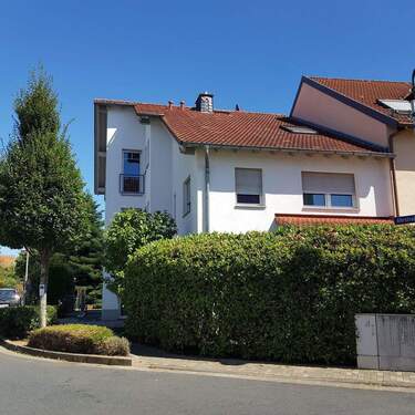 Seitenansicht - Einfamilienhaus mit 220,00 m&sup2; in Flörsheim zum Kaufen