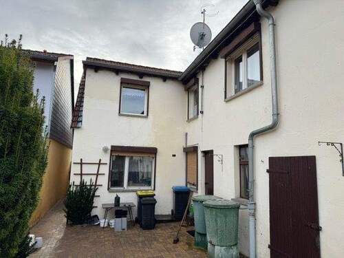 Hofansicht - 4 Zimmer Mehrfamilienhaus, Wohnhaus zum Kaufen in Alsleben