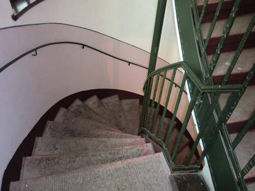 Im Treppenhaus - 