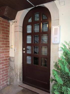 Die Eingangstür - Mehrfamilienhaus, Wohnhaus mit 317,00 m&sup2; in Dresden zum Kaufen