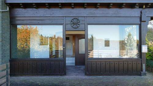 UG: Eingang mit Terrasse - 