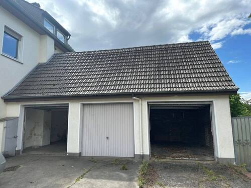 Drei Garagen - Mehrfamilienhaus, Wohnhaus mit 383,00 m&sup2; in Löhne zum Kaufen