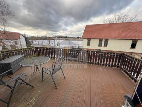 OG - Terrasse mit Teichblick - 