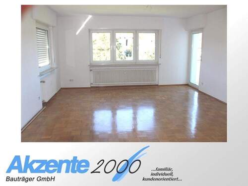 Wohnzimmer - Schöne 3,5-Zimmer-Wohnung mit großem Balkon