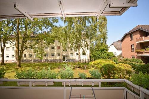 Blick vom Balkon - Etagenwohnung mit 66,00 m² in Köln zum Kaufen