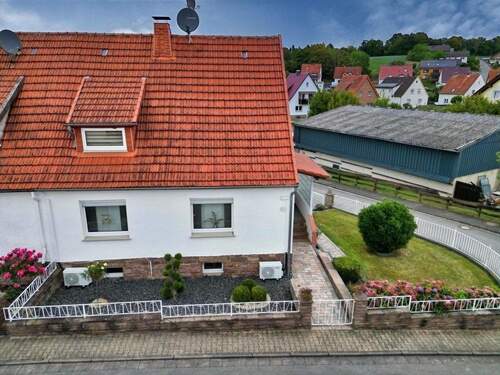 Hausansicht - 5 Zimmer Doppelhaushälfte zum Kaufen in Beverungen