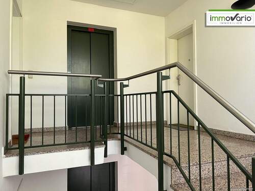 Treppenhaus/ Aufzug - 