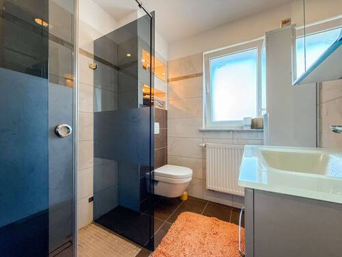 Duschbad EG - 1 Zimmer Doppelhaushälfte in Hannover