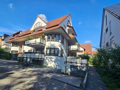 Ansicht mit Einfahrt TG - 2 Zimmer Etagenwohnung zum Kaufen in Ludwigsburg