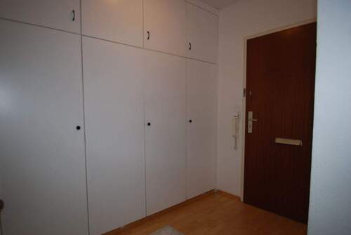 Der Flur mit Einbauschrank - 
