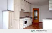 Blick in die Küche - Komfortable 3-Raum-Wohnung mit Einbauküche, Balkon u. Fahrstuhl im Stadtzentrum Riesa´s