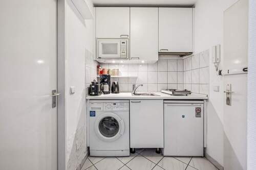 Praktisch und komplett: Die Pantry-Küche im Eingangsbereich - 